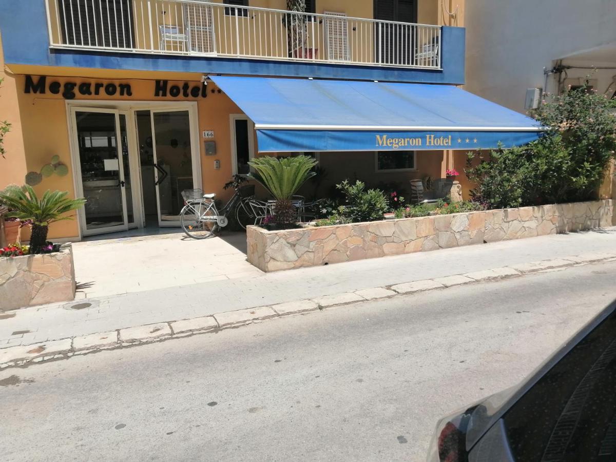 פוצאלו Megaron Hotel מראה חיצוני תמונה