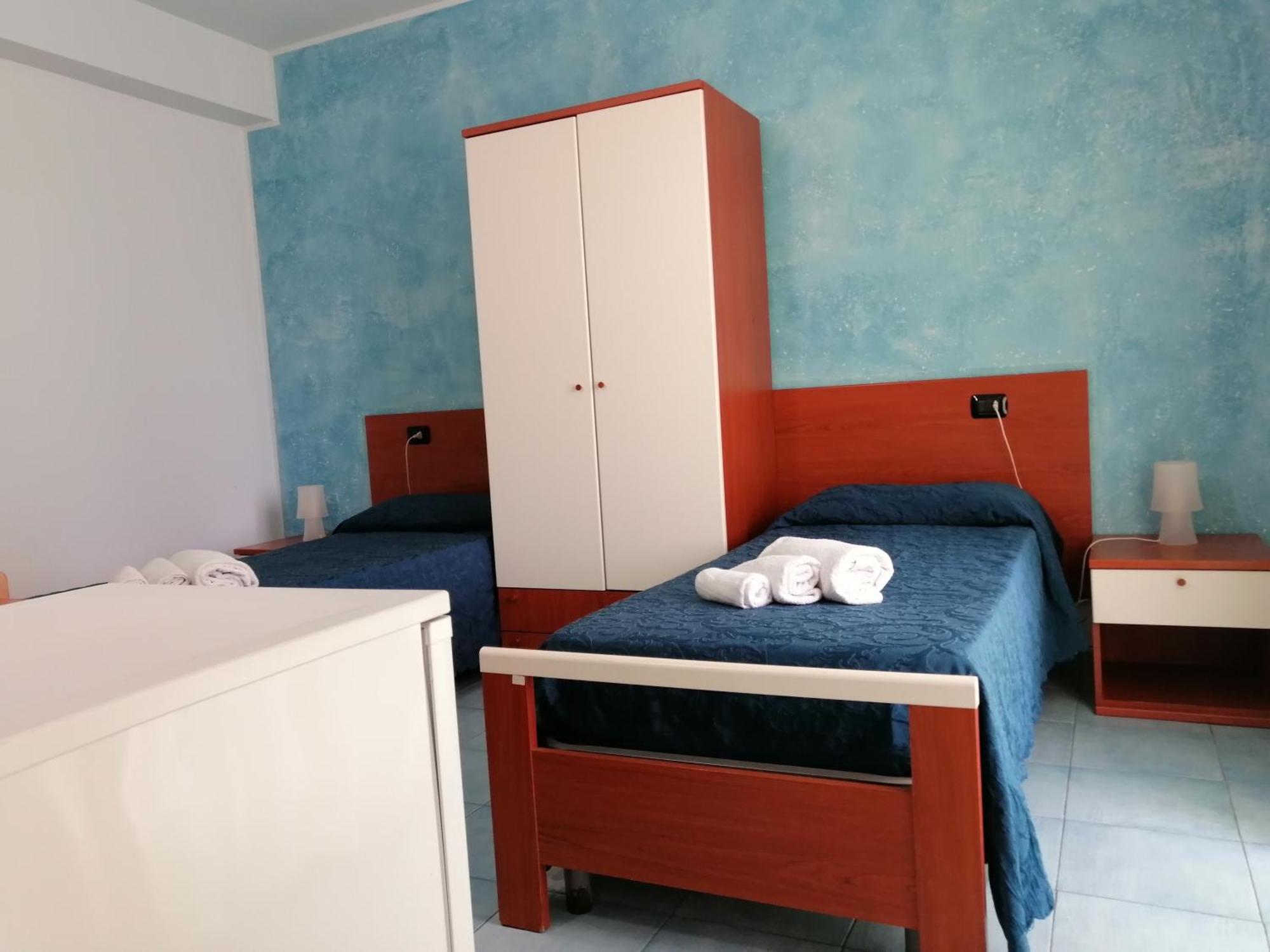 פוצאלו Megaron Hotel מראה חיצוני תמונה