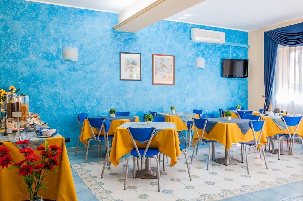 פוצאלו Megaron Hotel מראה חיצוני תמונה