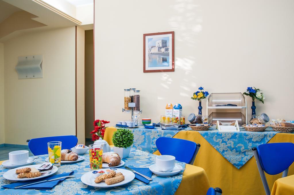 פוצאלו Megaron Hotel מראה חיצוני תמונה