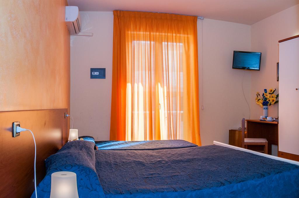 פוצאלו Megaron Hotel מראה חיצוני תמונה