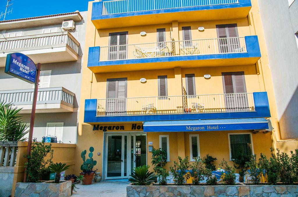 פוצאלו Megaron Hotel מראה חיצוני תמונה