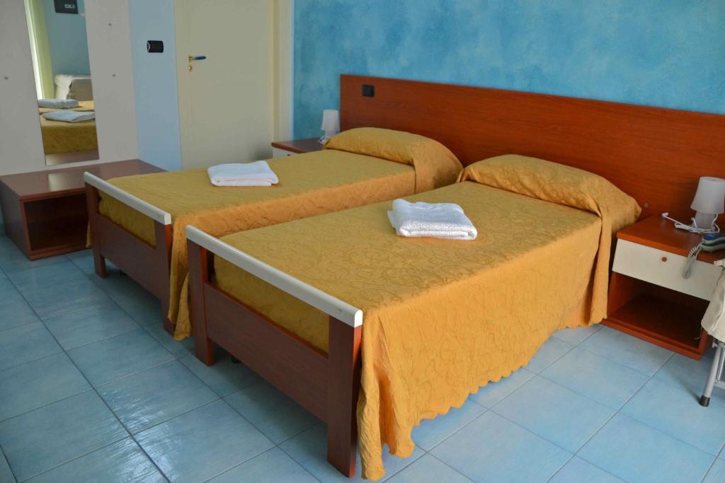 פוצאלו Megaron Hotel חדר תמונה